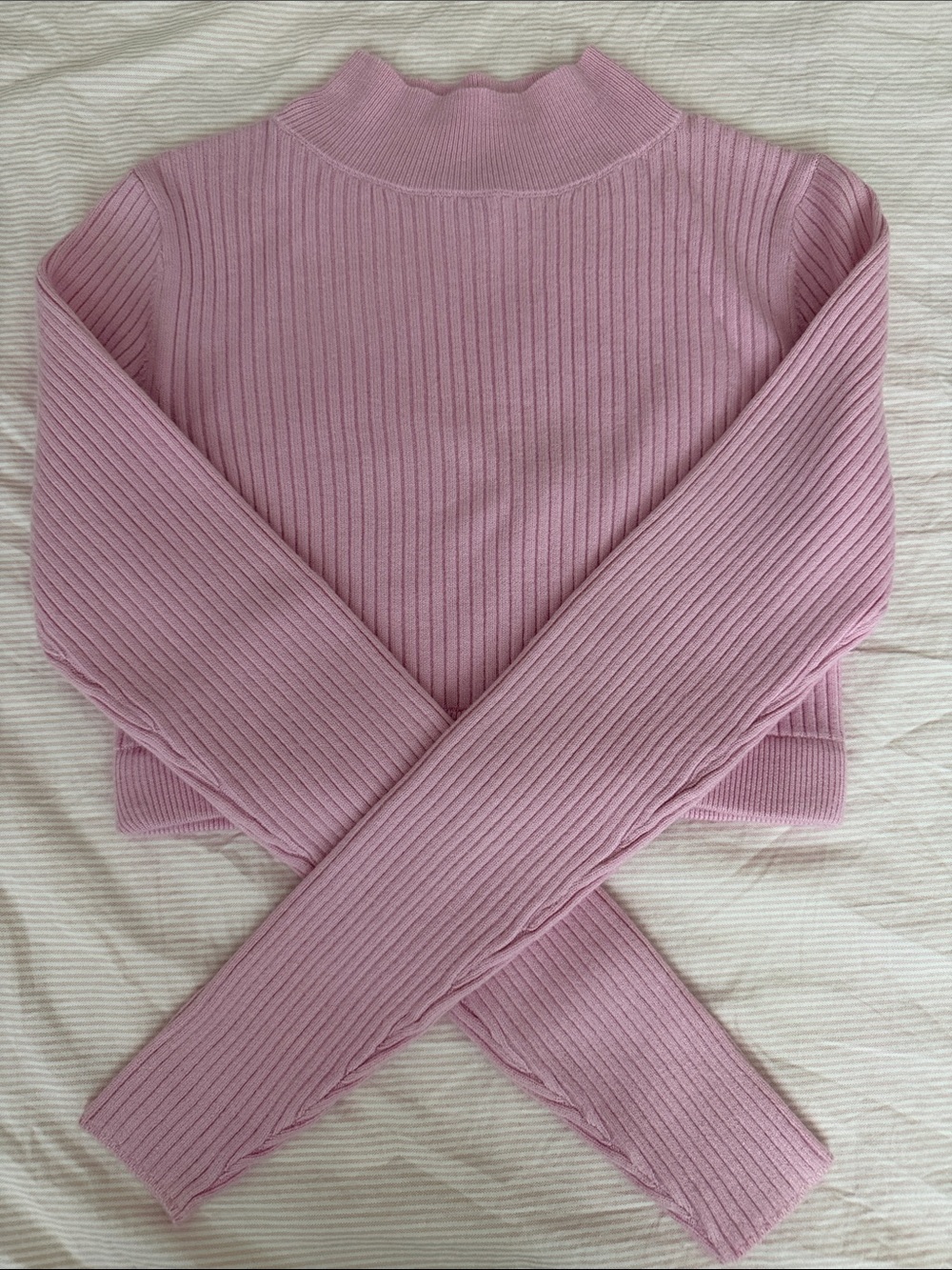 Women's cropped Ribbed Mock Neck Sweater - Pink
